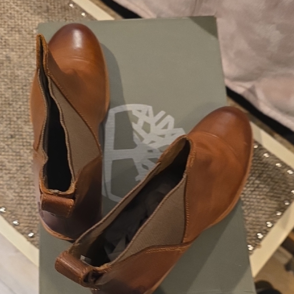 Timberland Women's Tan Leather Ankle Booties - Picture 7 of 9